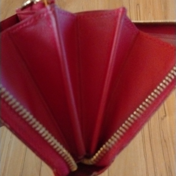 💕LV red vernis striped wallet - Picture 4 of 8